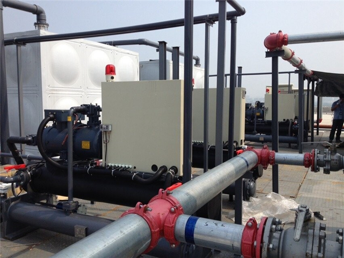 螺桿式冷凍機(jī)