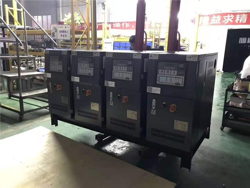 廊坊油溫機(jī)/油加熱器/油溫加熱器/油循環(huán)控溫機(jī)/高溫油溫機(jī)