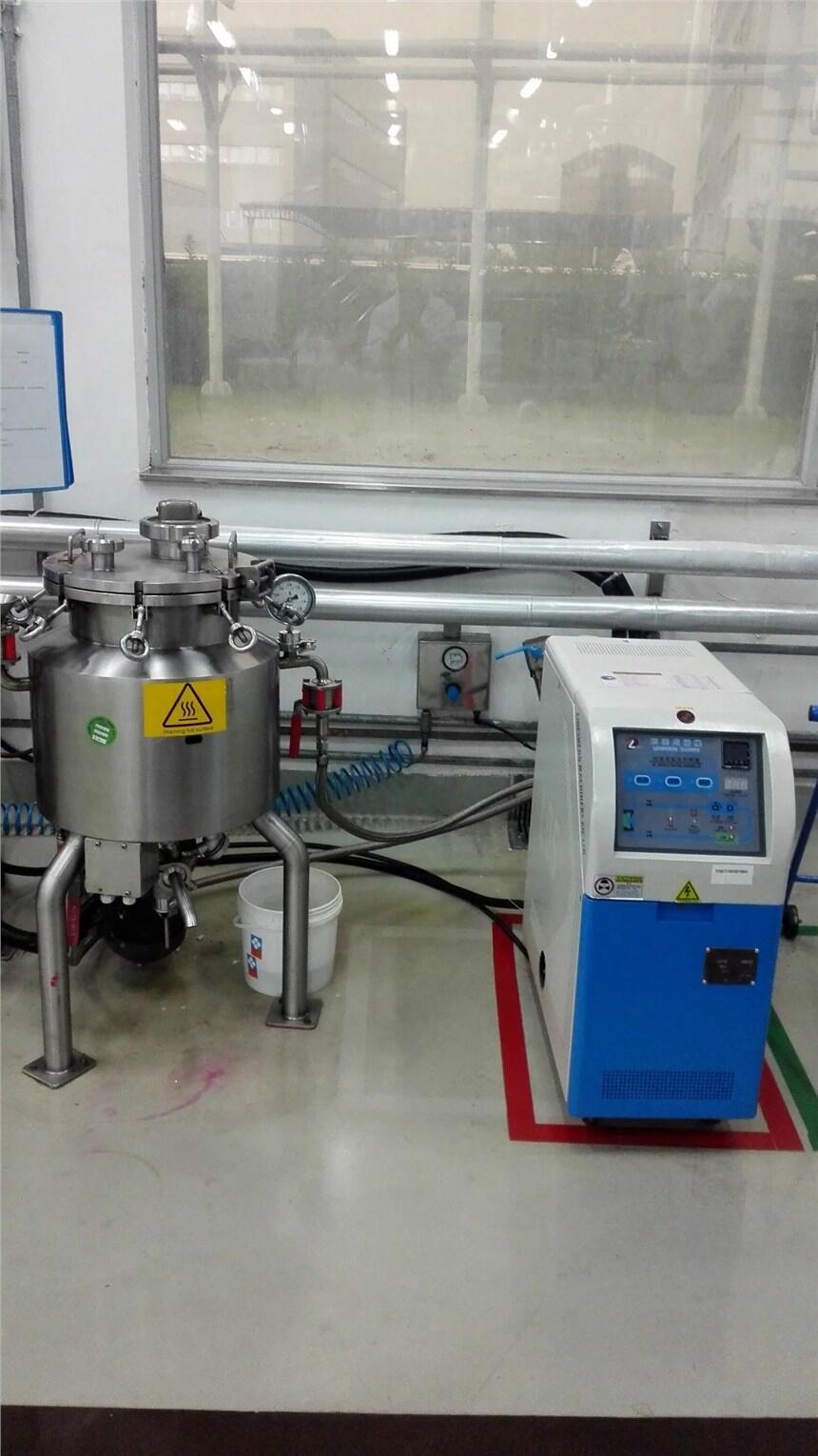 小型高溫高壓反應(yīng)釜模溫機(jī)-反應(yīng)釜加熱設(shè)備-反應(yīng)罐加熱器-反應(yīng)釜控溫模溫機(jī)